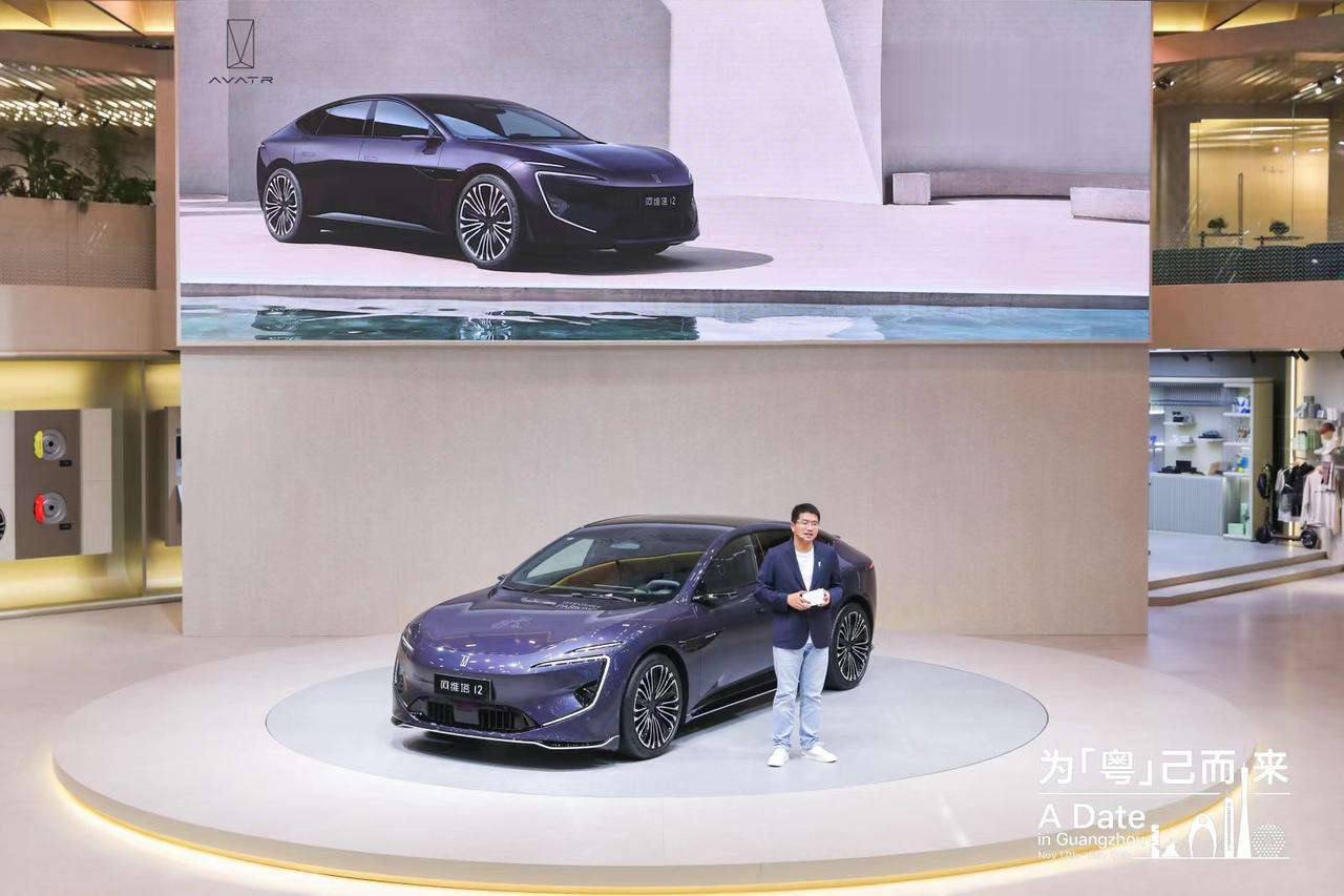 上市6天，订单突破1.5万辆，这对于一款起售价都在30万以上的大型纯电轿车来说，