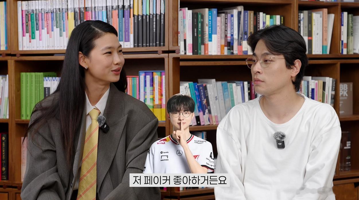 在《鱿鱼游戏》中饰演姜晓的女演员郑好娟在节目上表达了对Faker的喜爱“在年纪还