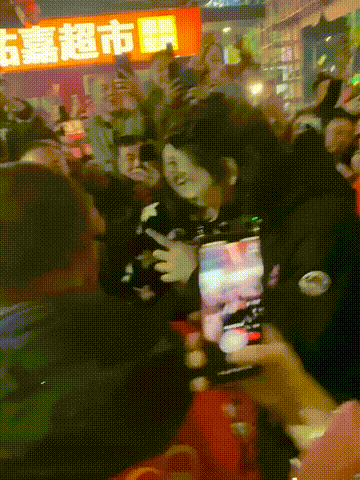 被 超百万人同时观看晓华爆改向佐  震惊到，人气爆棚，期待看到向佐爆改后的全新形