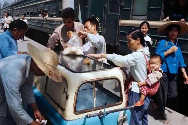 1972年，四川成都。[并不简单] 