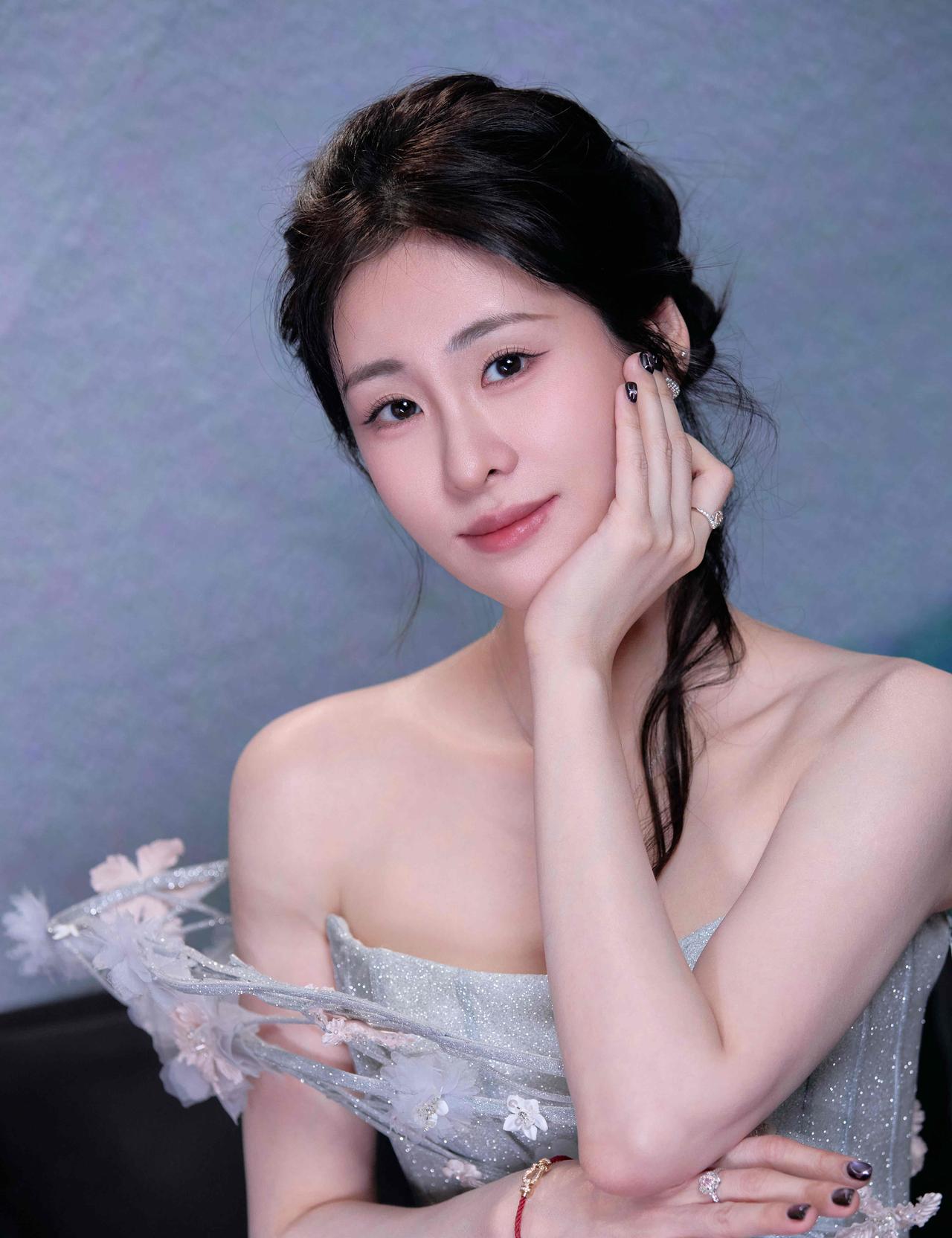 张碧晨年轮原唱标签被取消。此前，旺仔小乔说，年轮原唱不是汪苏泷引发争议，他表示发