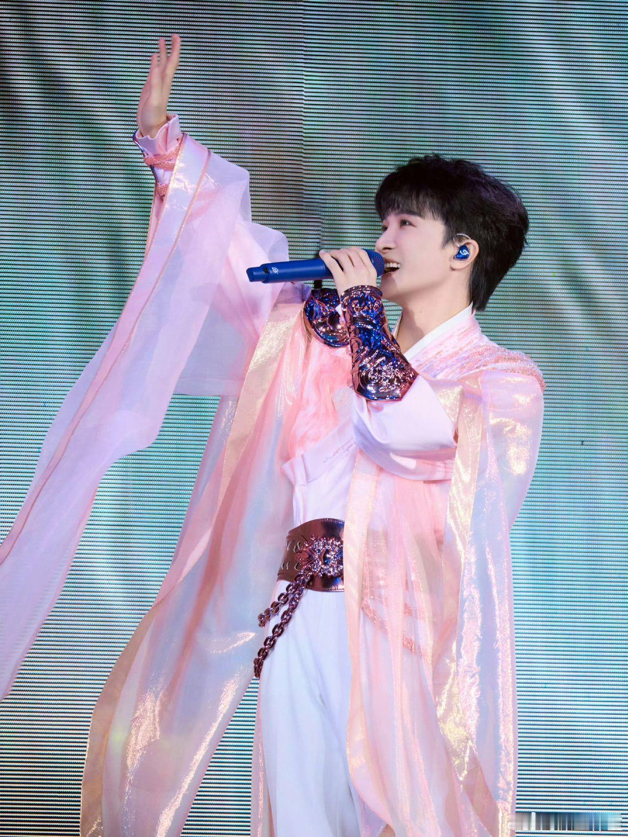 周深广州抢票周深26年巡演首次开票 今晚八点准时开抢！2026首场巡演落地广州，