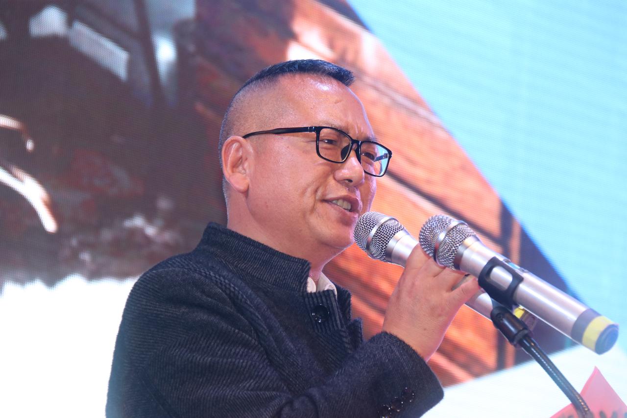 你先告诉我，明知在趋势面前很多人都会成为烈士，为什么很多人还要前赴后继？