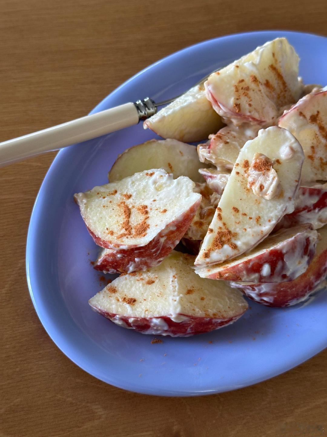 不爱吃苹果的人有救了 ，好像没我啥事，因为我啥都馋，我单吃苹果都觉得很好吃了[允