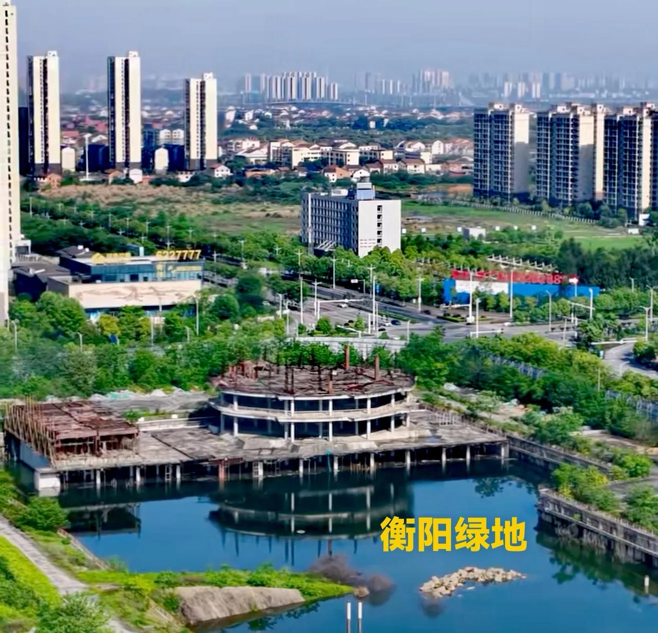 衡阳曾经规划的绿地中心双子塔，有一栋地基都打好了，到最后还是没有建起来，结果太遗