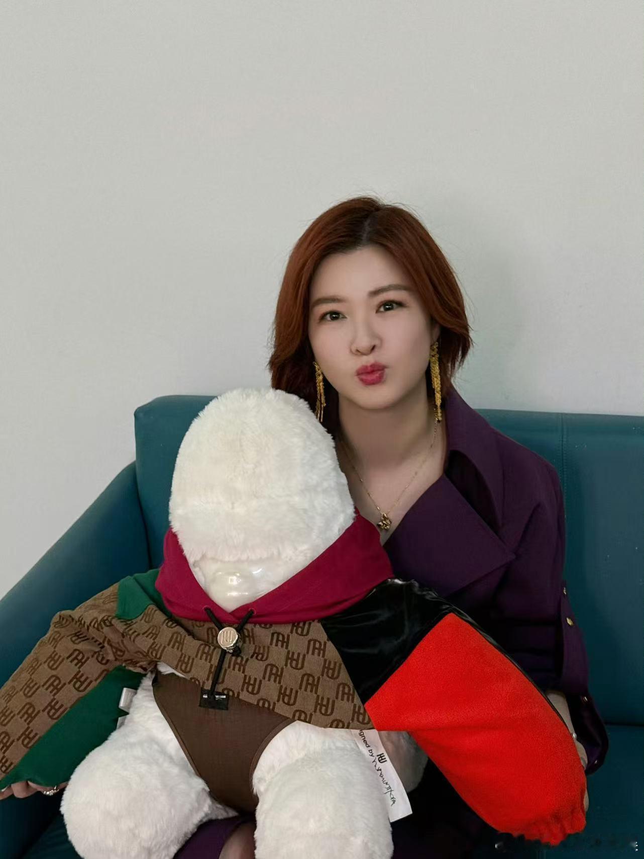 杜华杜华 练练普通话吧杜华说李光洁叔圈天菜是叔菜这段节目片段很有记忆点，杜华口误