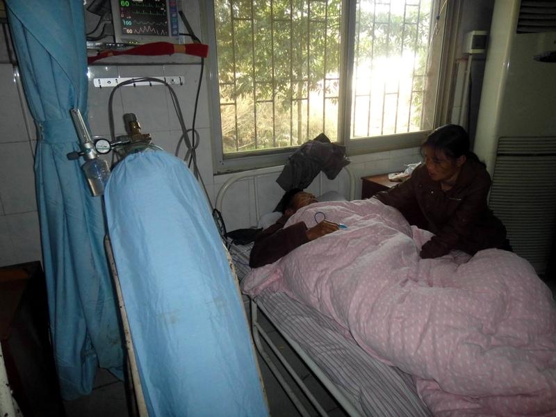 走出大山的孩子
今天来说一说中年得二子的教师同学。早早结婚，早早生了大儿子然后赶