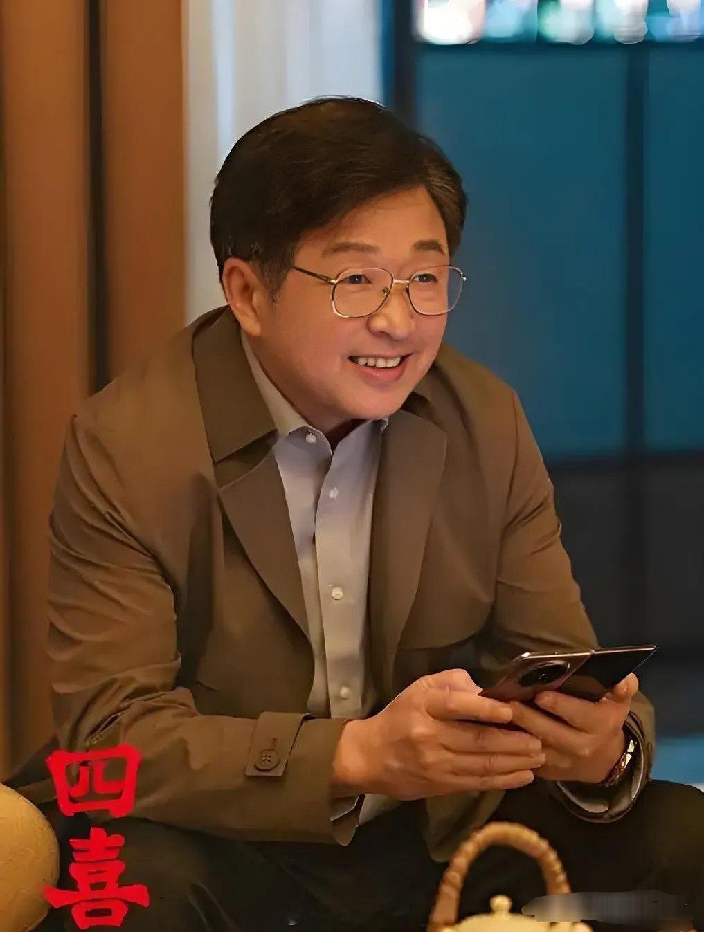 《四喜》最不靠谱的，就是冯美奇她爸老冯了，真不是说他生意做失败，而是明知道他自己