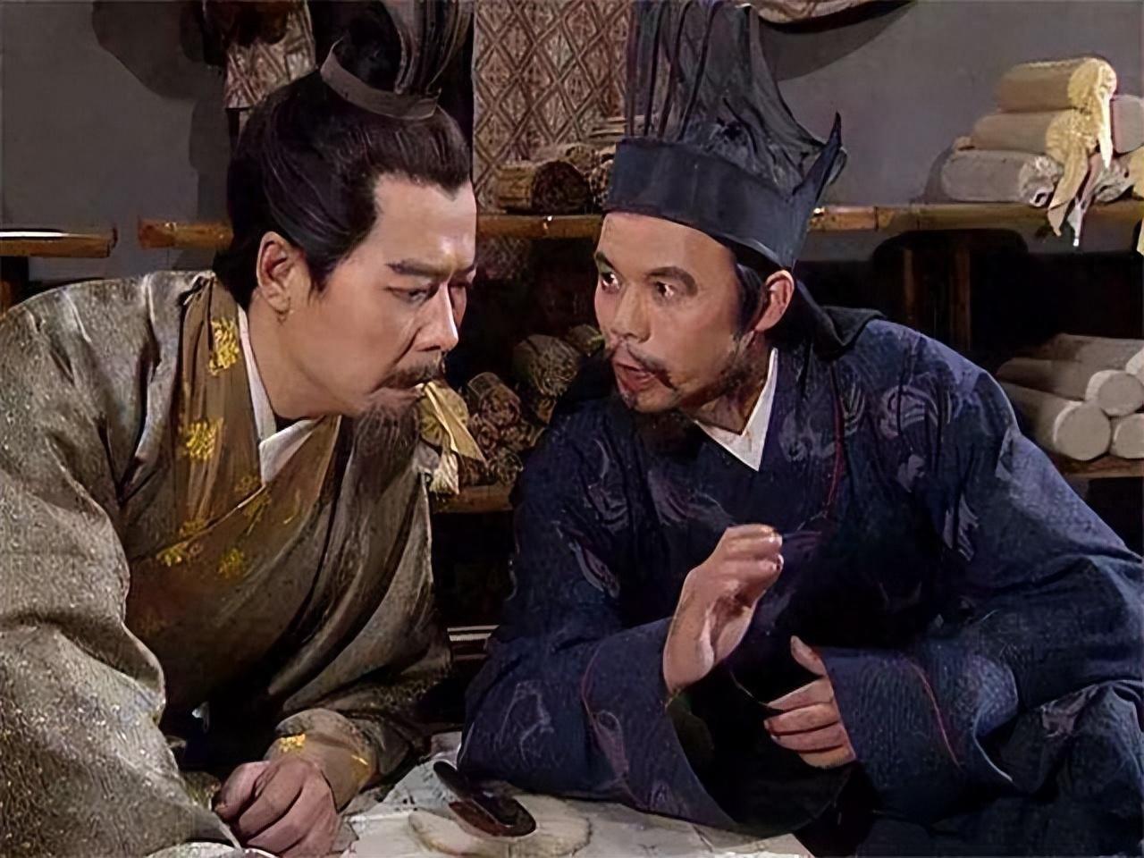 刘备与刘璋翻脸以后，庞统为刘备献上夺蜀三策。
虽然刘备采用了更为稳妥的中策，占领