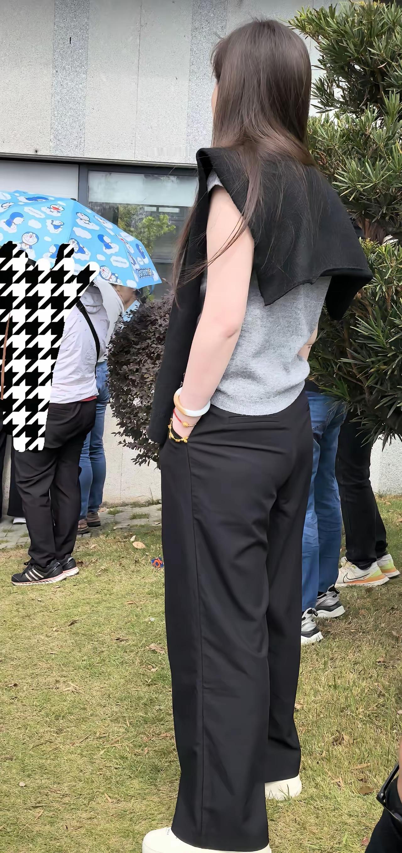 中年以后，学会慢下来
 
人到中年才明白，热闹是别人的，安稳才是自己的。年轻时总