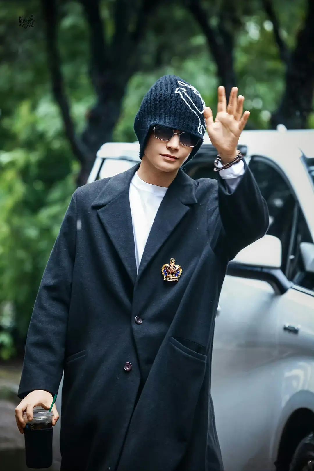 丁禹兮也算是为数不多的帅哥了