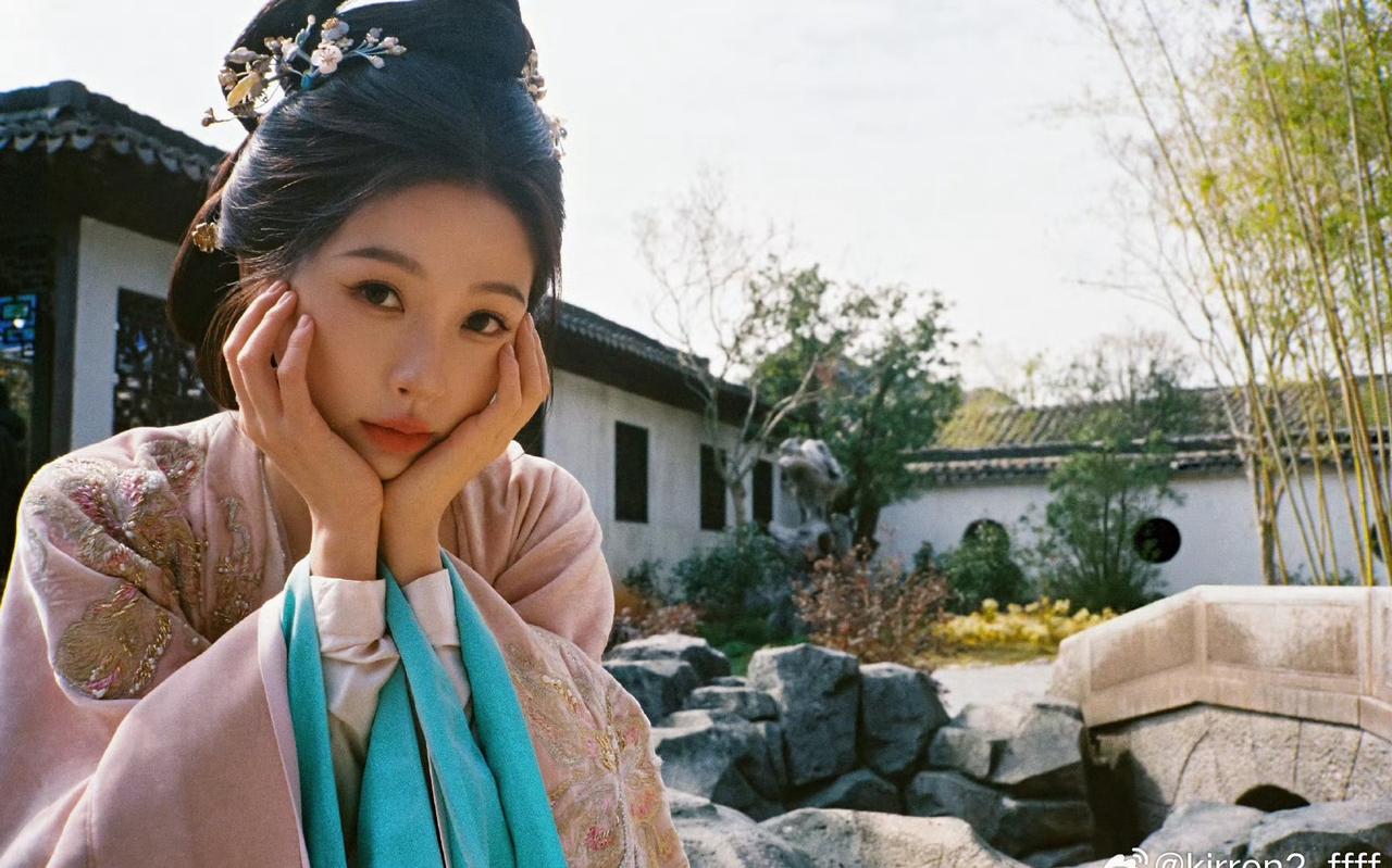 虞书欣虞书欣云初令虞书欣﻿林晚星﻿ 

阿云，最近怎么样？天气温差大，要好好穿衣