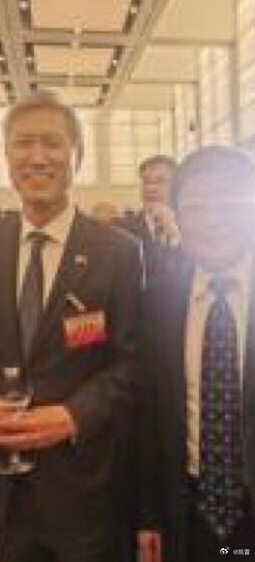 韩国驻华大使卢载宪，偶遇照片也糊了。大使nice也相当严谨，高度关注中国“十五五