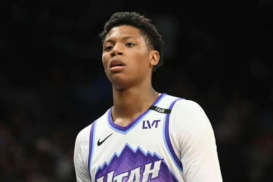 近两战轰下41分，加入最佳新秀争夺战，贝利按下重启键。
老鹰效仿火箭，半场轰下8