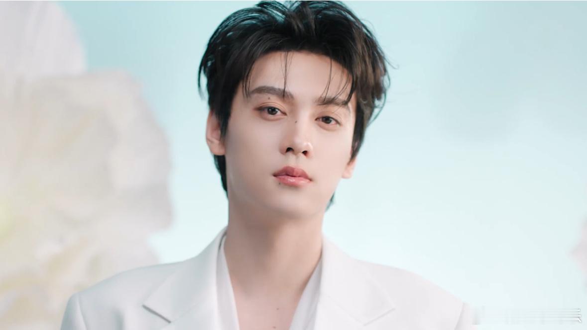 田栩宁说真的很香get老公同款香✅跟老公一起做公益