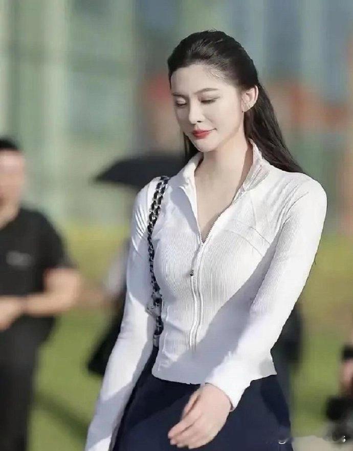 王思聪追6年都没追到杜芊逸，看来确实有独特魅力！