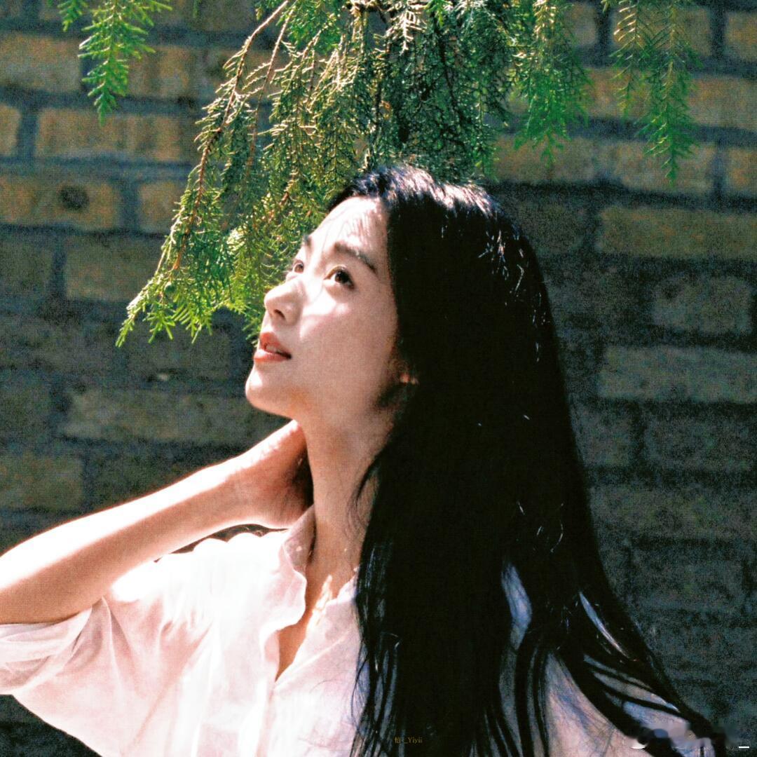 特别适合当头像的晓晓～这一组照片真的给人能量特别强的感觉卢昱晓｜头像 