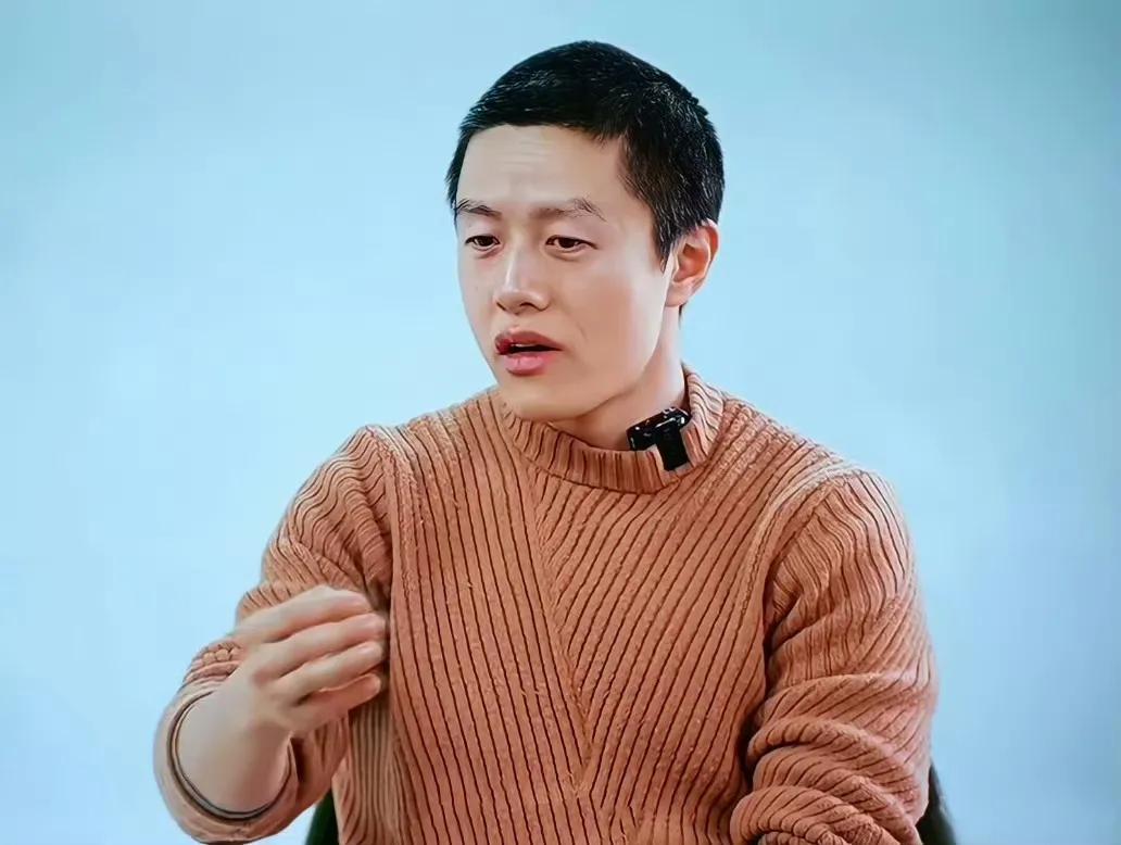 饺子导演毛衣售价428元引热议!
知名动画导演饺子的毛衣近日被曝售价428元，此