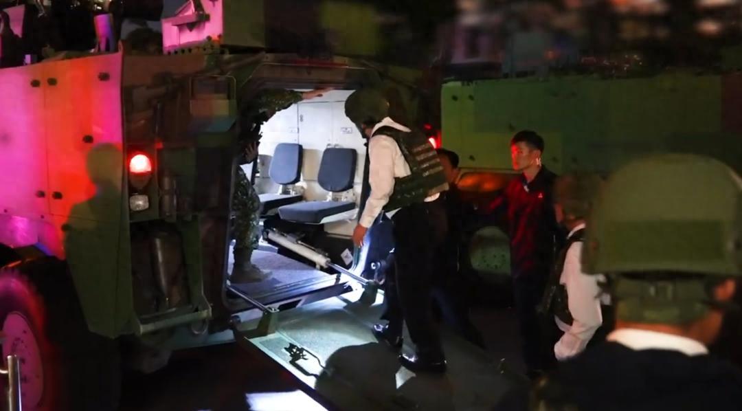 台军汉光演习开场，头号重头戏竟是帮赖清德练“逃跑”。
 
天天喊着要战到底，真到