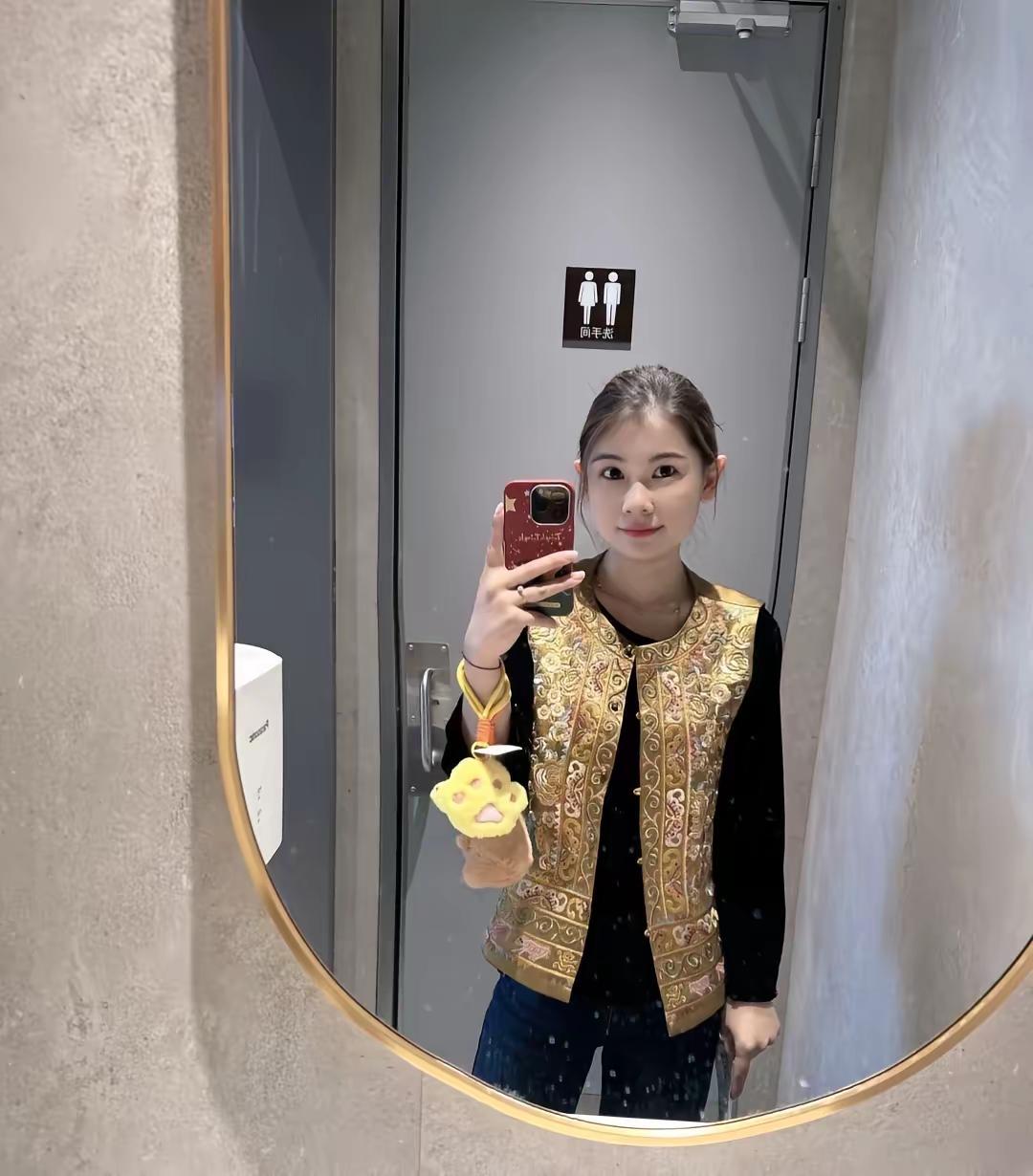 我本平凡何必完美的活着，自己快乐才是唯一的准则随性chill 随意穿搭