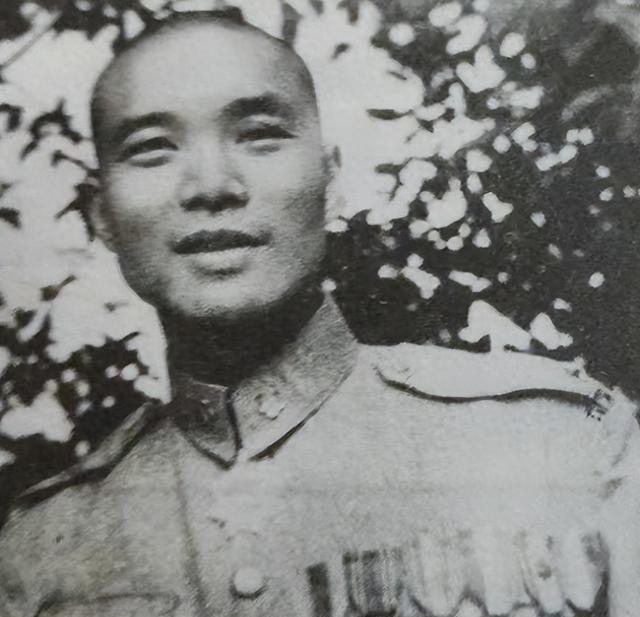 1980年，沈醉到香港探亲，并见到了已经改嫁的妻子，他沉默片刻后，对妻子的现丈夫