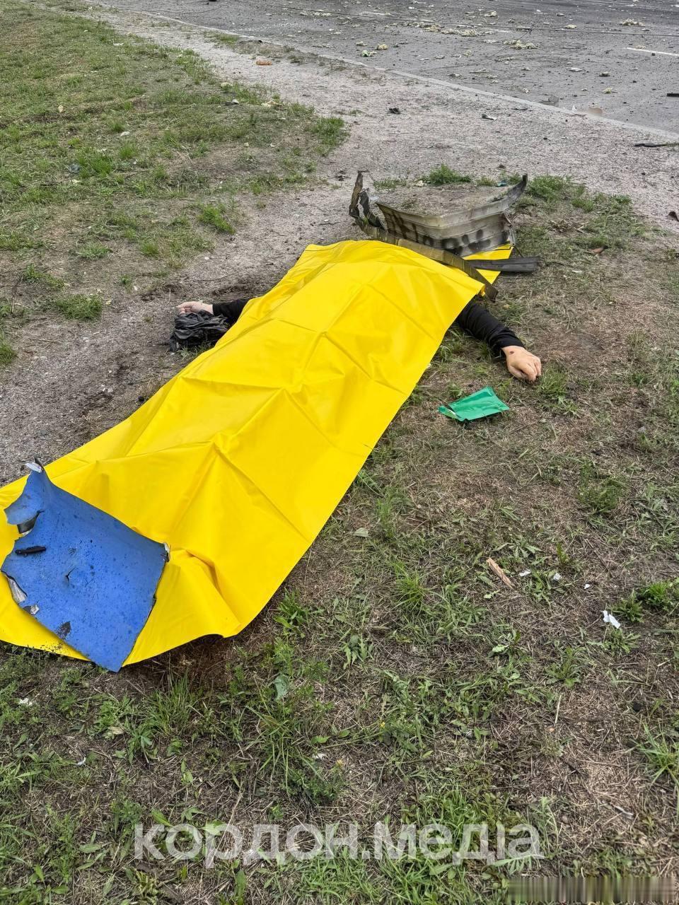 俄罗斯对乌克兰的公交车站发动了袭击是多人死亡，其中包括儿童和小巴车司机在内均被炸