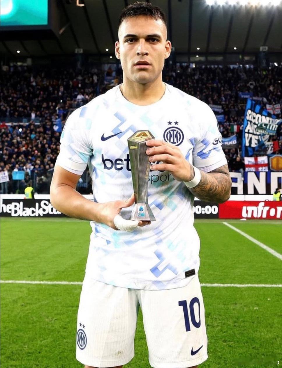 意甲历史上进球最多的阿根廷球员排名如下（比赛场次 | 进球数）：1.巴蒂斯图塔：