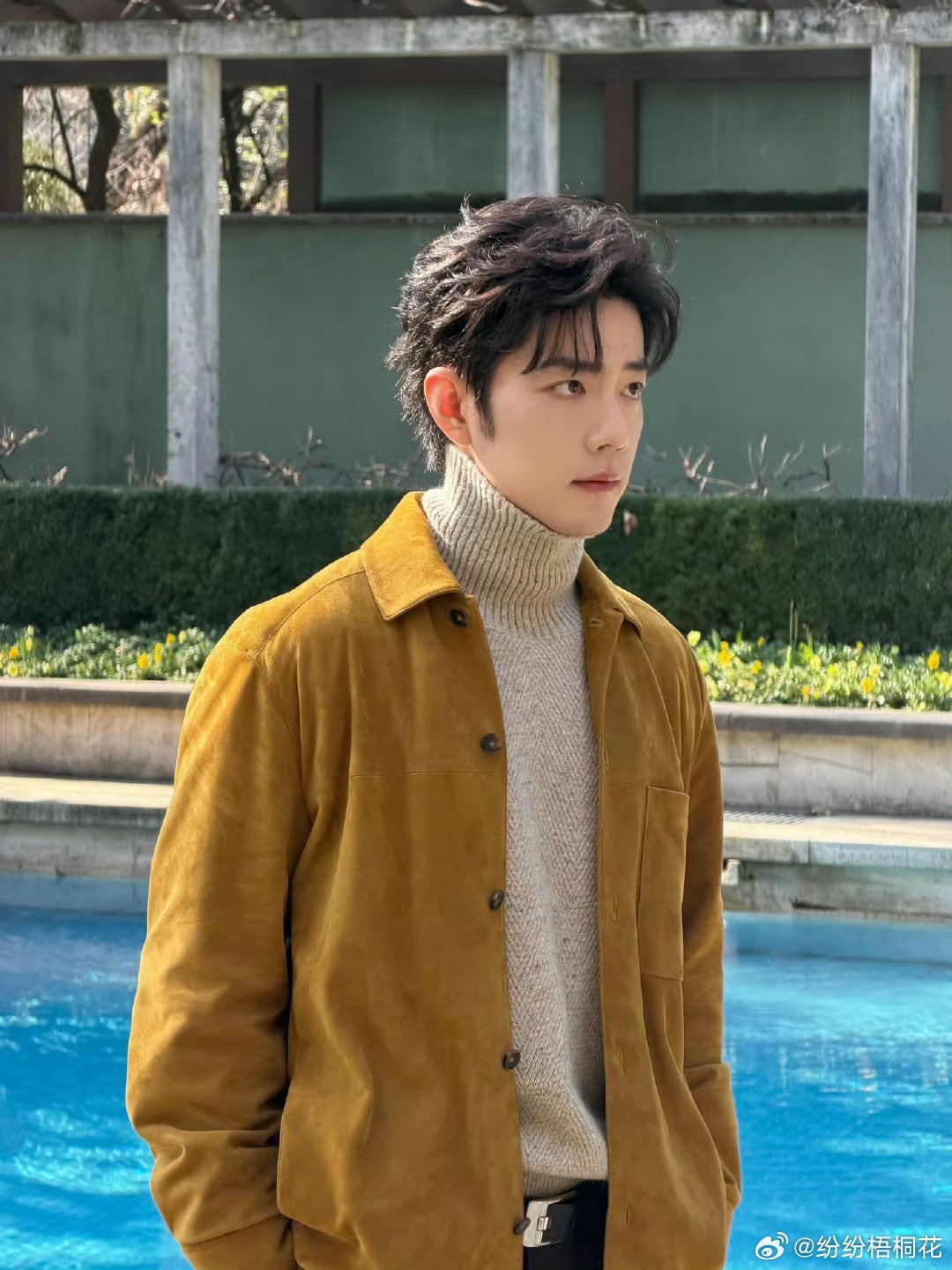 肖战什么事情能让他辗转难眠哈哈太会搞事情了，问肖战什么能让他辗转难眠看衣服这还是