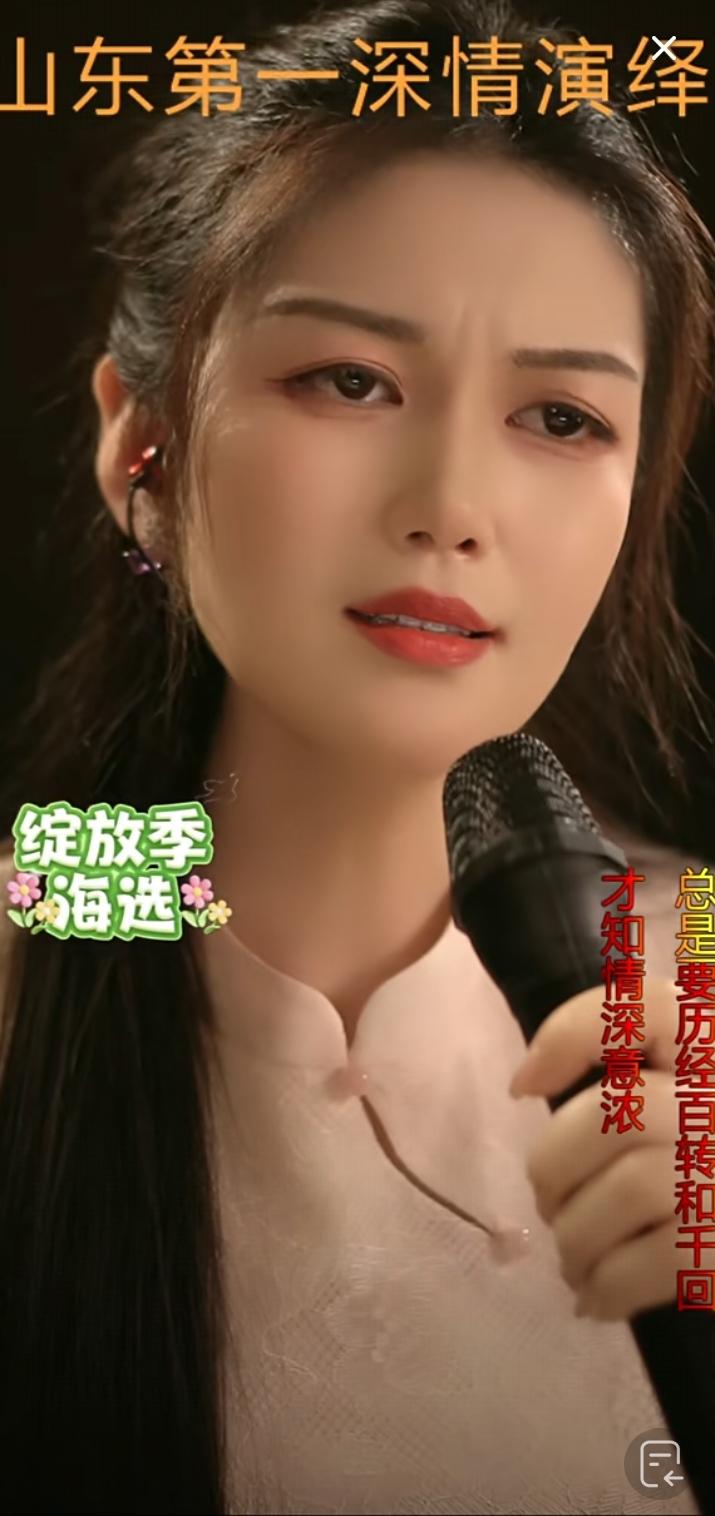 刷到这个女主播，评论区最多的就是"人美歌甜"。估计这个主播可能开播不久，感觉美颜