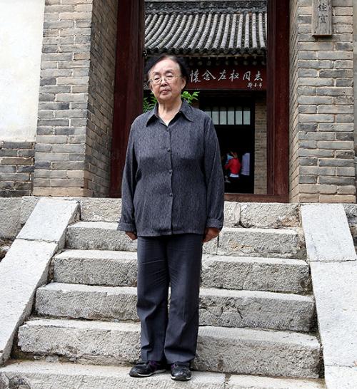 1960年哈军工，一名20岁出头的姑娘，冲进开国大将陈赓的办公室，当众质问：“凭