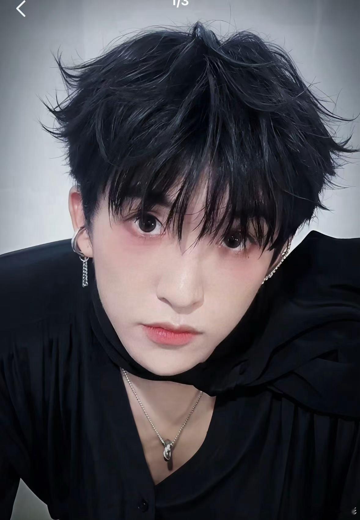 黄子弘凡骊龙吟舞台首秀 一曲磅礴如山河奔涌，高音如龙吟破云，舞台气势拉满，燃到骨