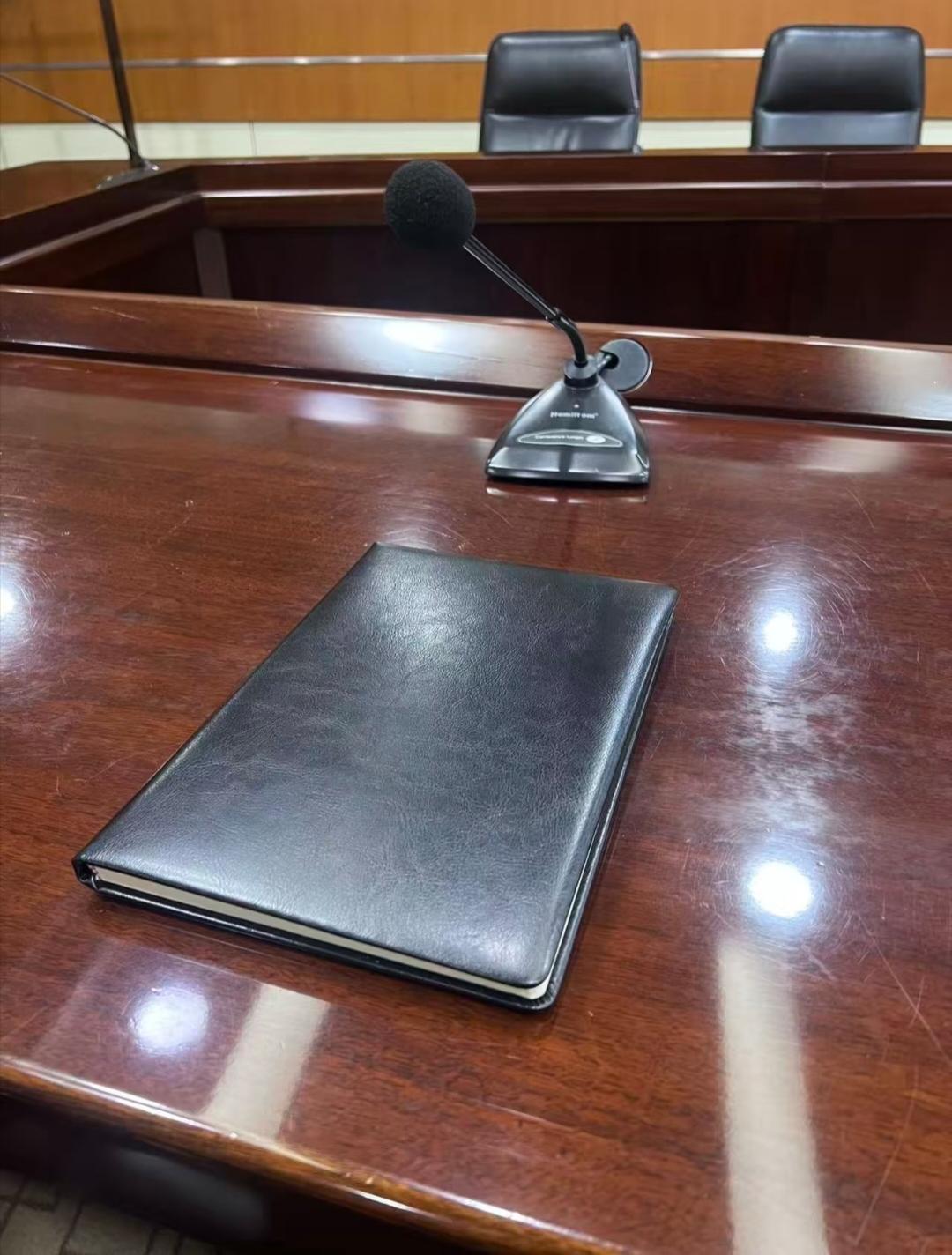 任何从体制内辞职的人
出去就会后悔
无一例外!
并不是因为在外面挣不到钱!
而是