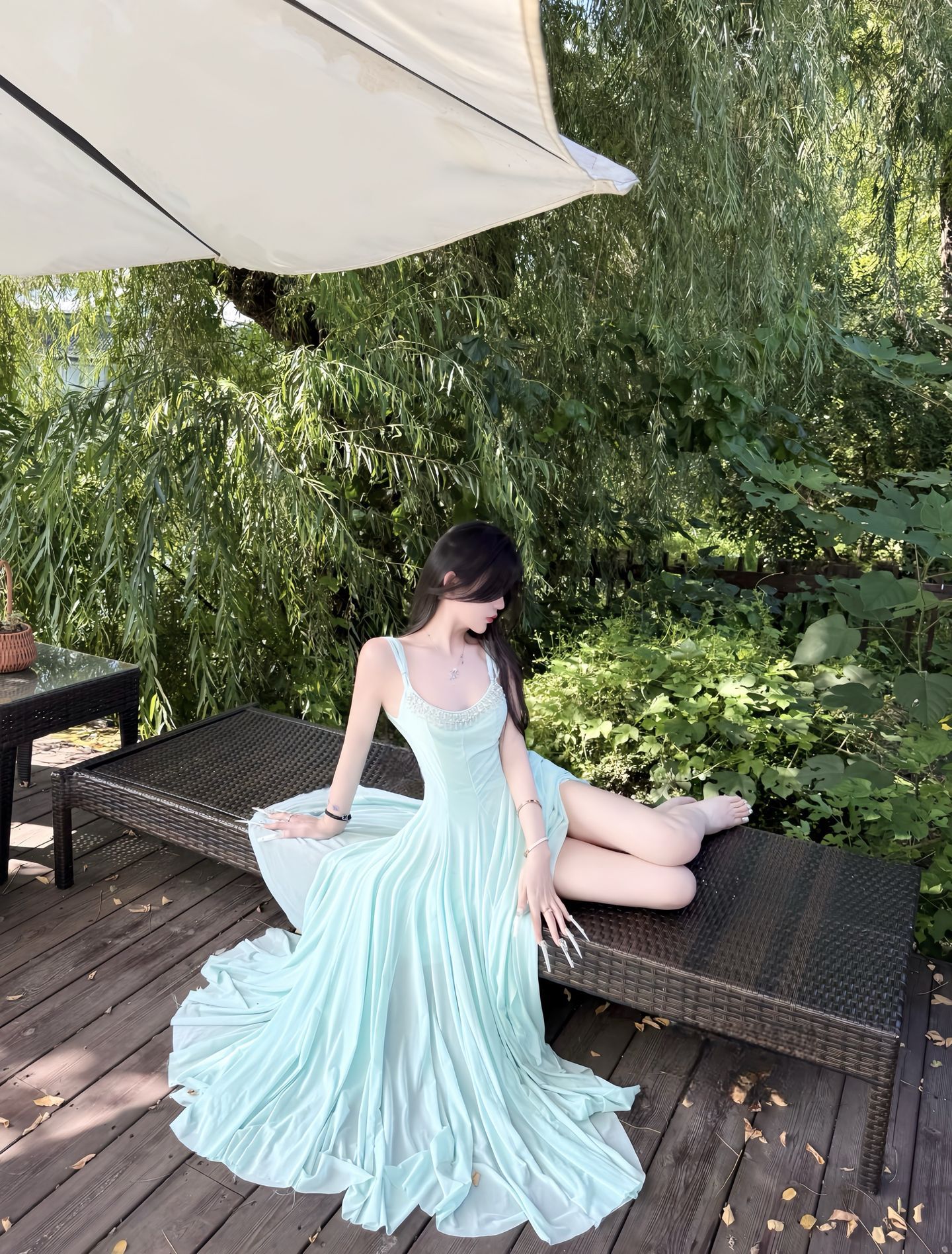 悠悠的古城中 听美人奏琴声 