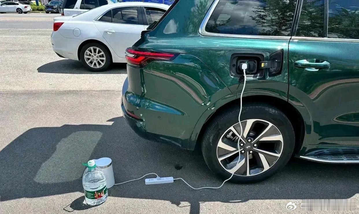 这就是新能源汽车的高科技之处，油车做不到吧？ ​​​