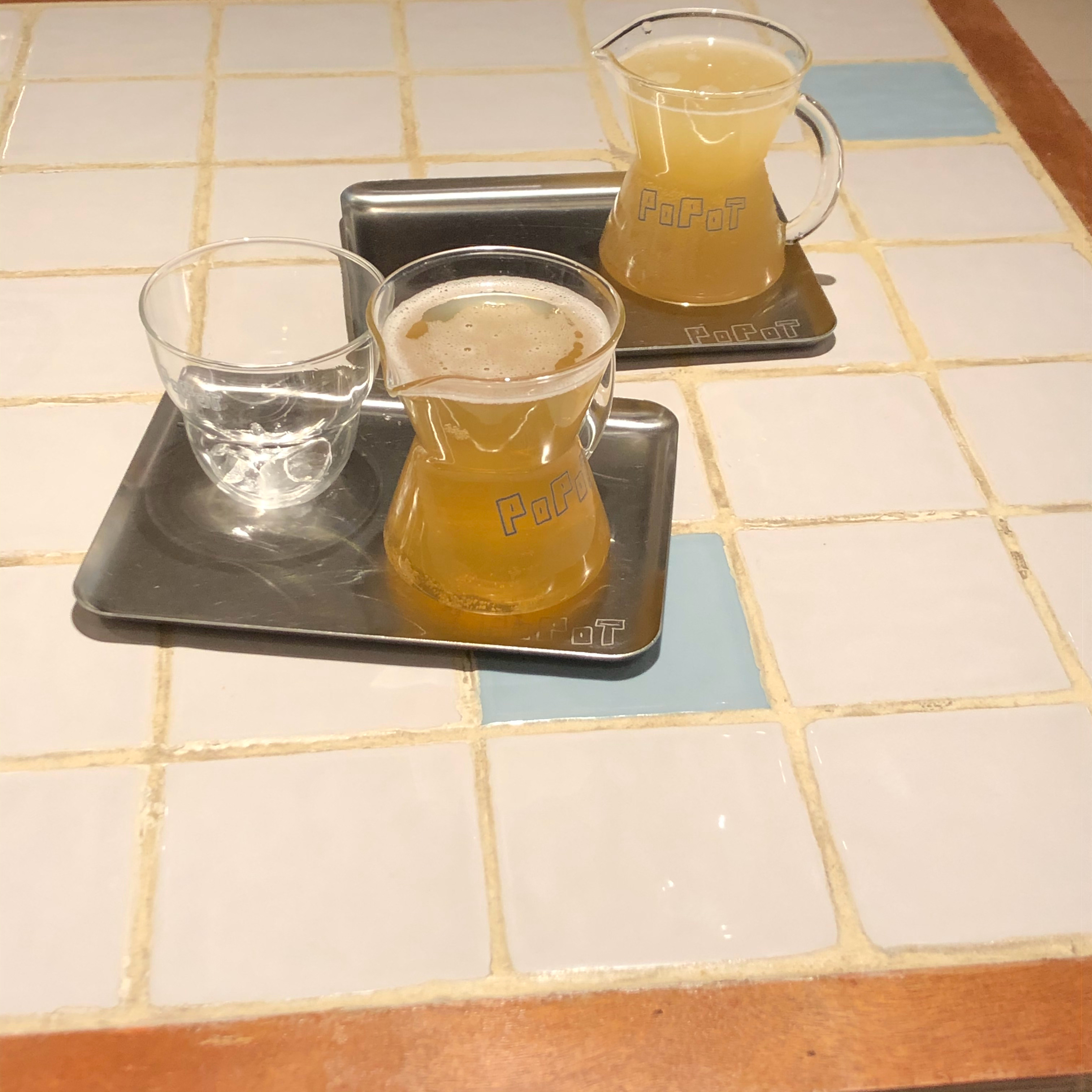 蛮好喝 酒精度数很低吧 还是纯康普茶 没看明白 给我左舌侧溃疡抚平、、、 