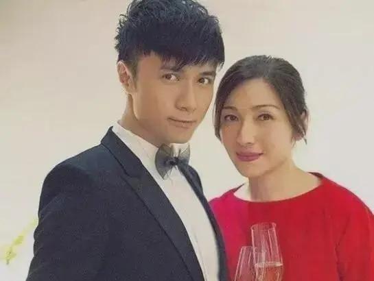 2019年，51岁的陈韵晴被查出怀孕时，丈夫古巨基顿时目瞪口呆，他问医生：“你没