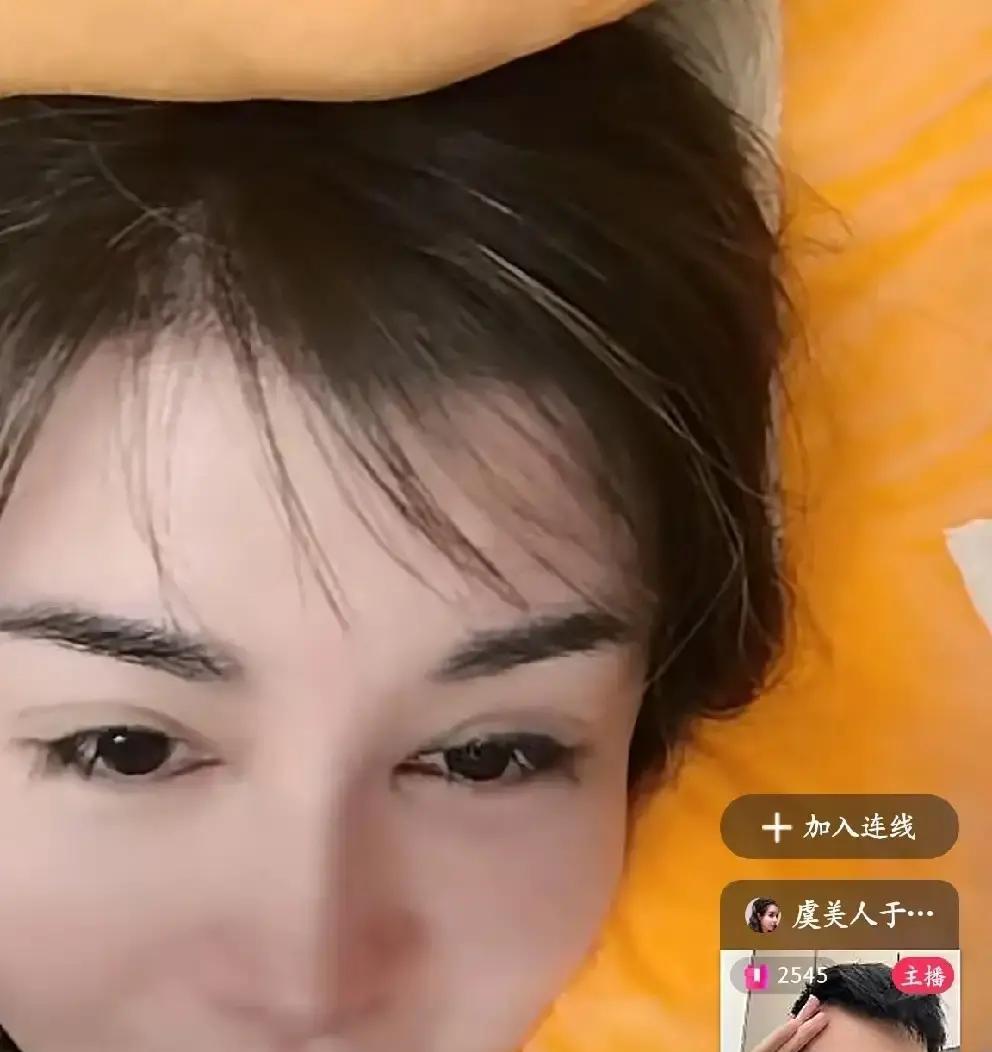 复合的价码，是一张印着“大使”头衔的名片。
于文红在直播间亮出底牌，罗兰多沉默地