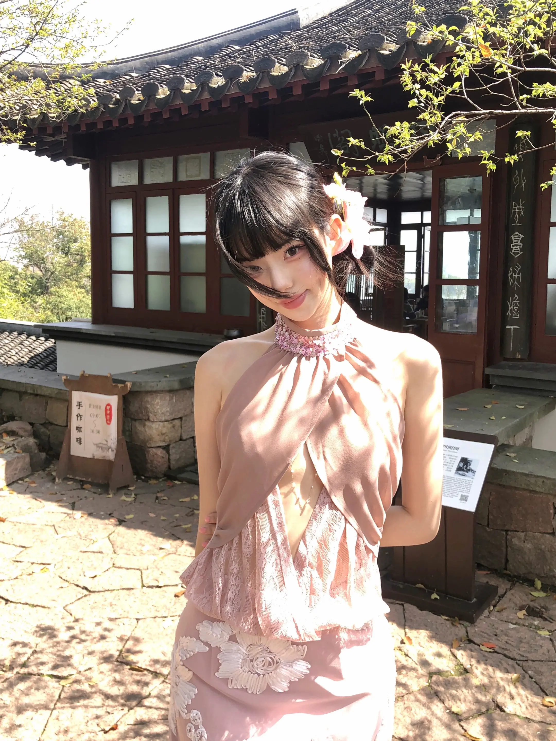 中国女人就是漂亮。在西泠印社