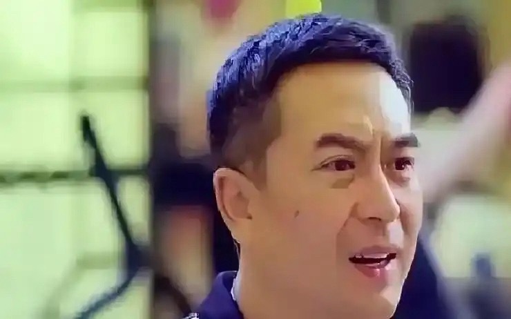 在北京死撑的那些演员，真该看看张嘉益怎么玩的。56岁，把北京朝阳区4000万的房