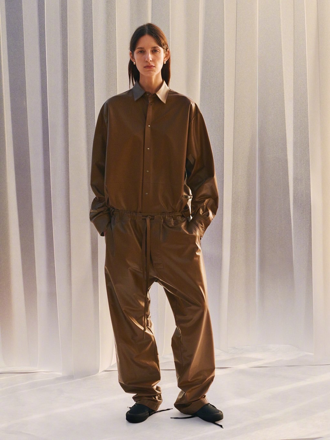 极简女王 Phoebe Philo 再次以她独特的步调，低调地为同名品牌 Pho