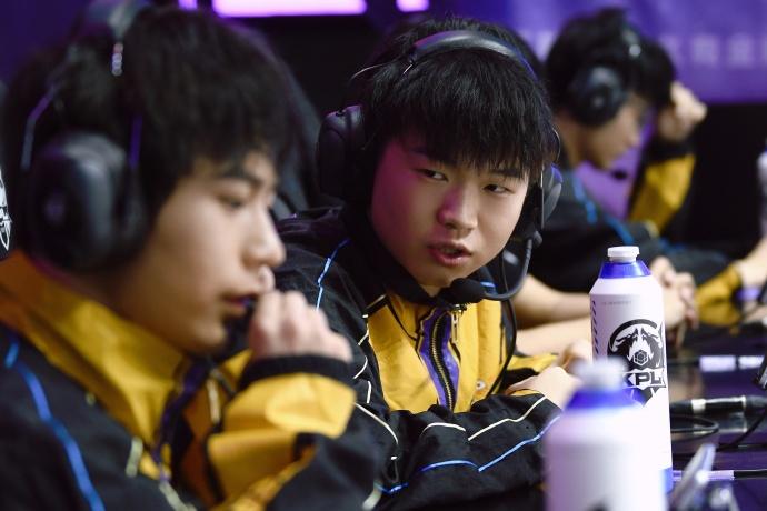 躺平的hero久竞，你拿他怎么办？
hero久竞离开了久哲，已经暗淡无光！当然，