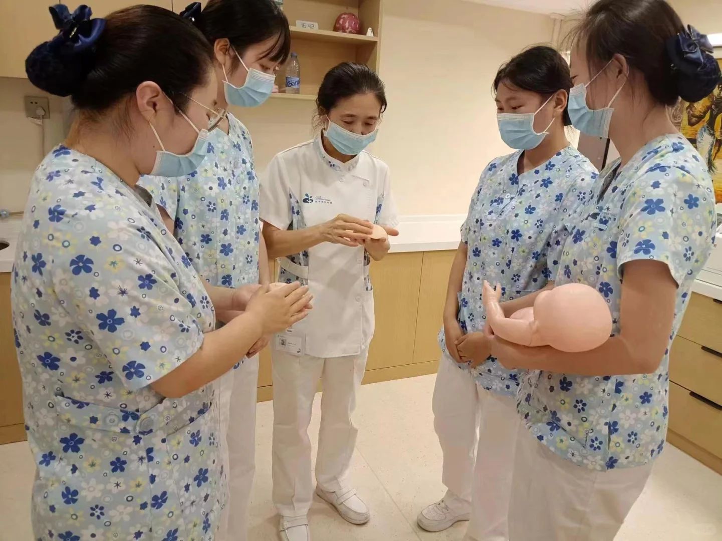 还好，定了月子中心。 我家宝宝是一个早产儿，来到月子中心以后，把情况告...