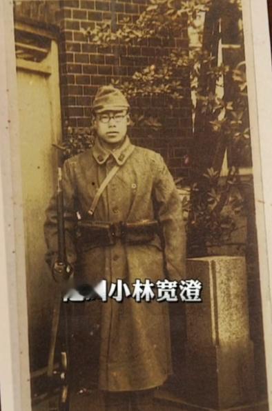 1941年，一名被八路军包围的日军开枪自杀时，因脚下泥沙松软致使枪身晃动，子弹只