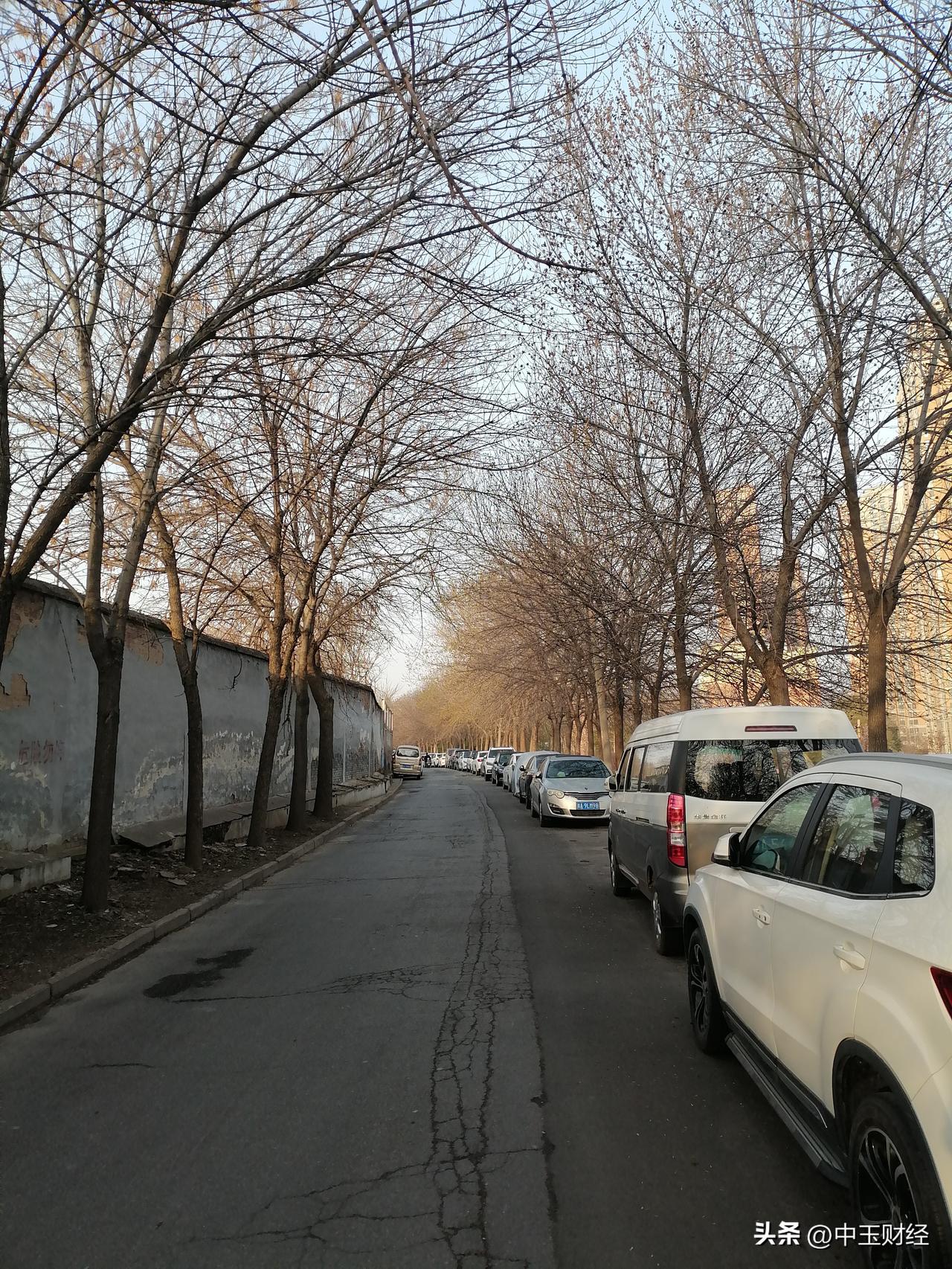 陪孩子写作业的家长有多难陪孩子写作业的家长大致都在35到45之间，而这个阶段对家