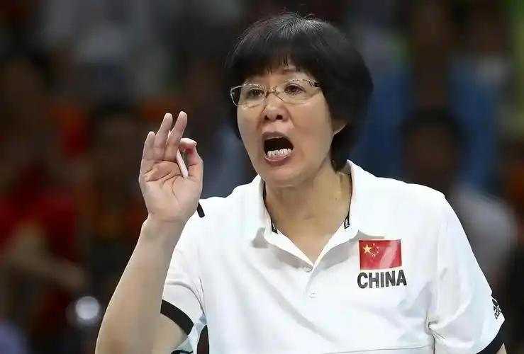 为什么中国女排突然不行了？曾经的世界冠军，现在连奥运会资格都差点拿不到。郎平留下