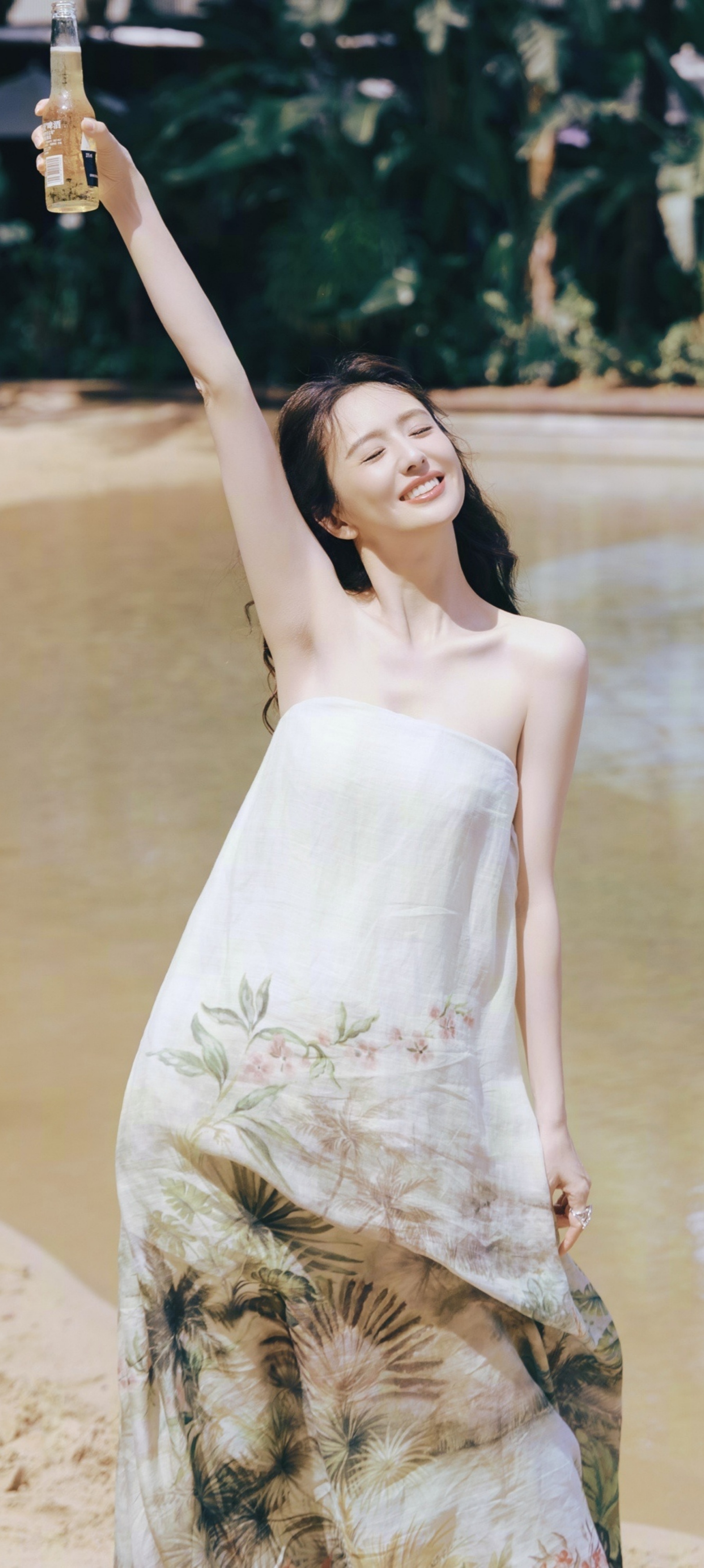 佟丽娅穿搭壁纸，夏日清新治愈感满满。佟丽娅