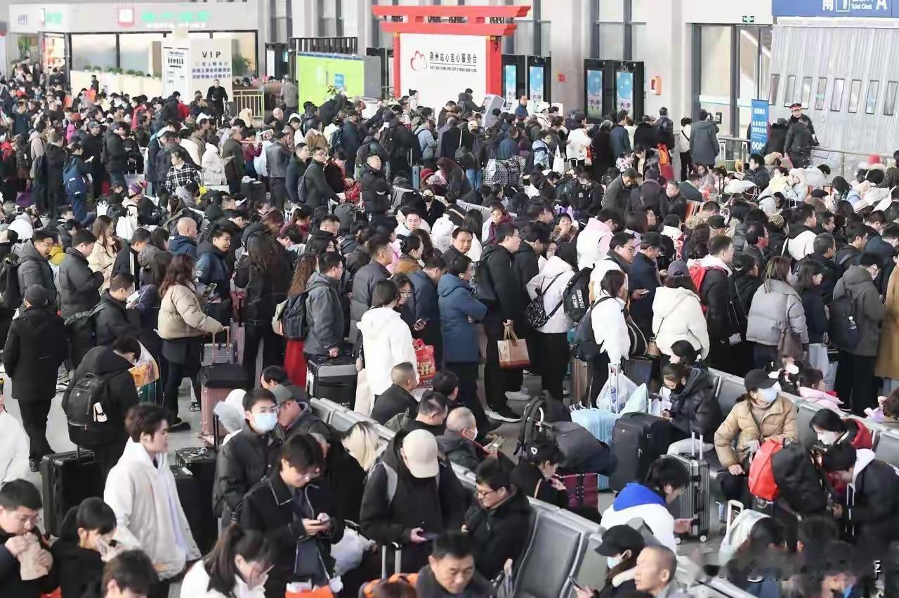 今天是大年初三，记得小时候家里人说要过完十五元宵节年才算过完。但是自己长大后过了