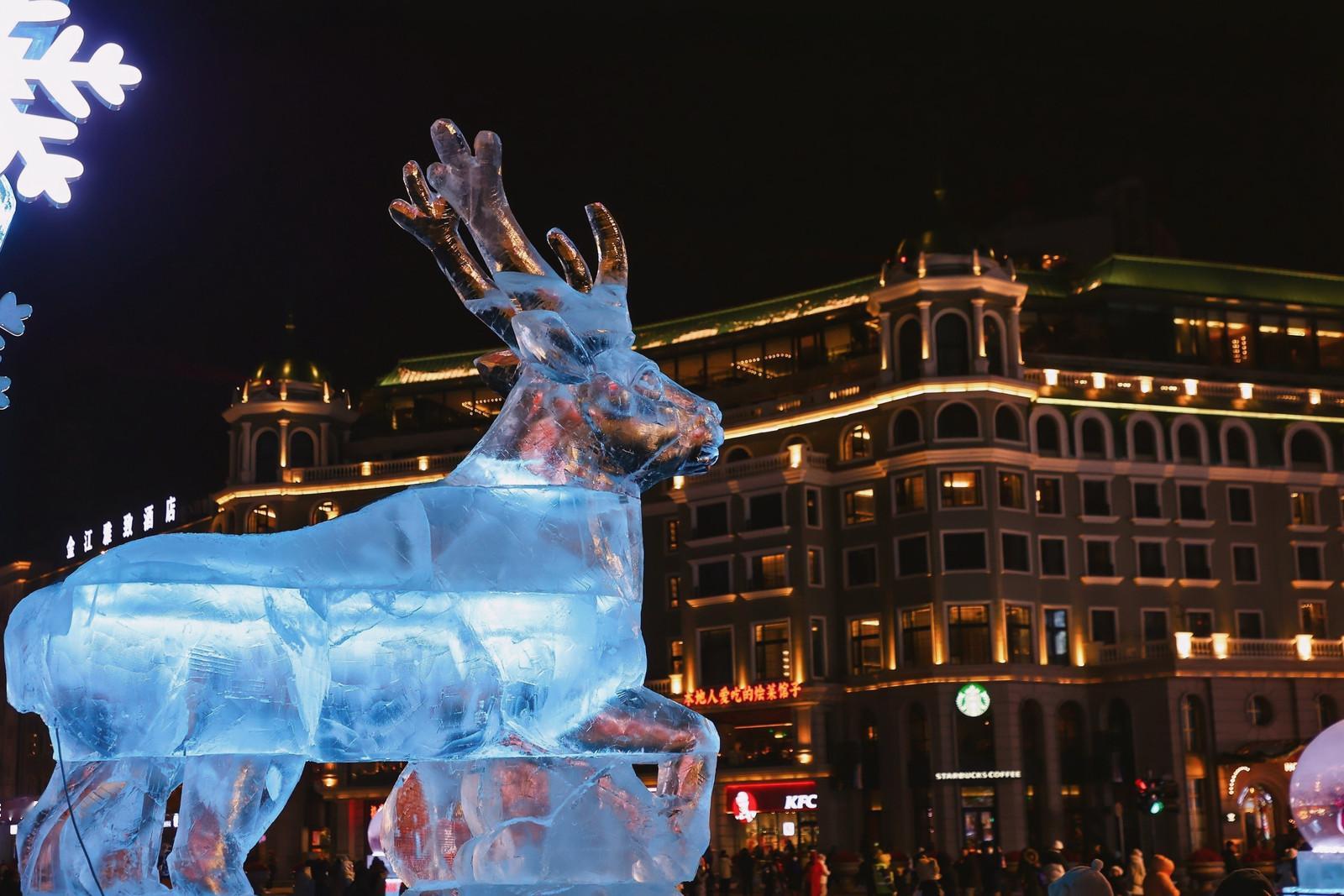 让我猜猜你一定没看过这样的冰雕，把沃尔沃XC70冰封40天，谁看了不说一句比冻梨