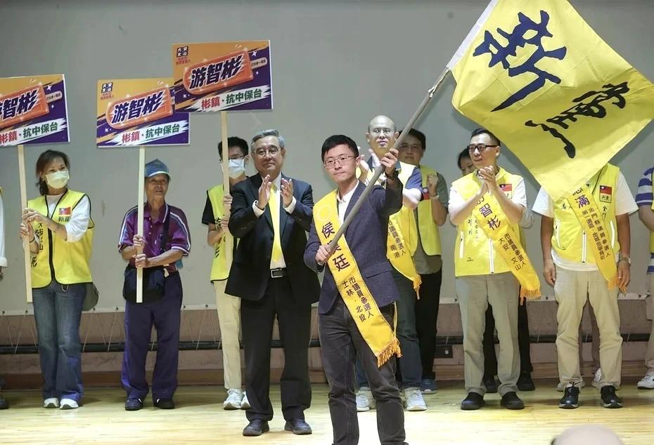 8月22日，台北。新党33周年党庆，原定场地临时被取消，提前两天接到通知：场地另