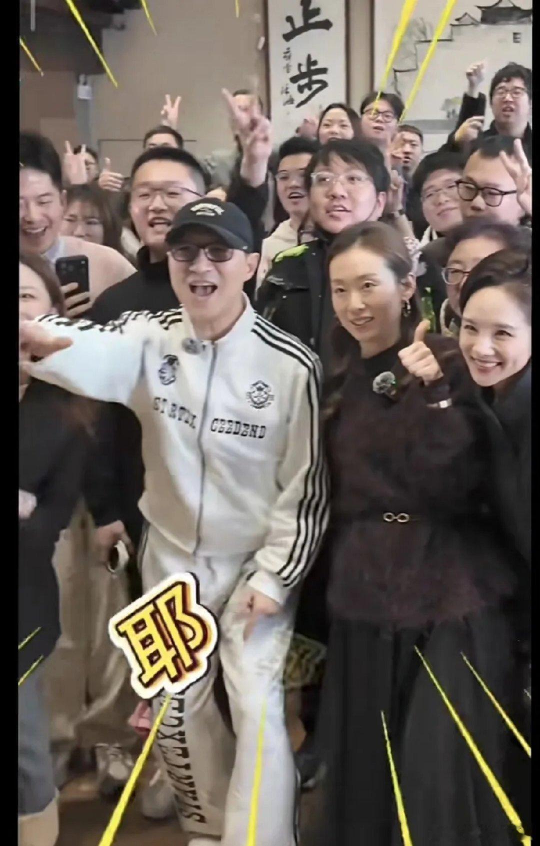 事实证明汪峰从来不让网友失望，说到做到，能打败99%的同龄人，真挺让人佩服的。最